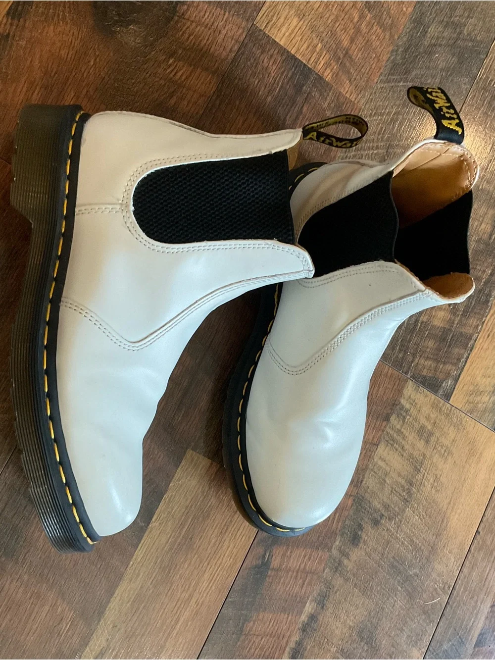 Dr Martens Chelsea Boot 2976 White 6